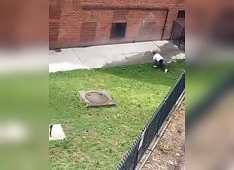 Suspect s'échappe du poste de police en sautant du 3ème étage