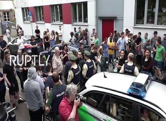 Violents heurts entre policiers et étudiants qui s’opposent à l’expulsion de leur condisciple afghan