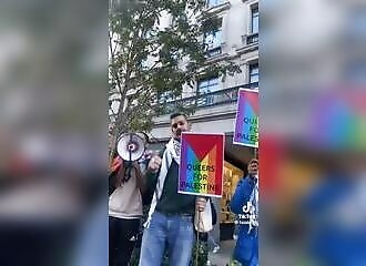 Pro-palestinien se moque d'homosexuels venus soutenir la cause palestinienne