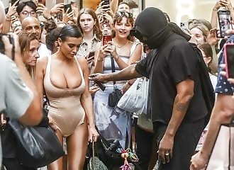  Kanye West exhibe sa femme pulpeuse Bianca Censori en Italie 