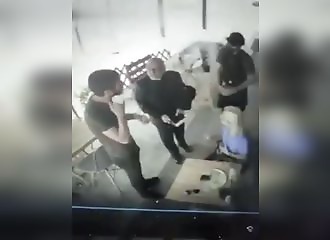 Un faux prêtre subtilise le téléphone d'une vieille dame, son fils s'en aperçoit !