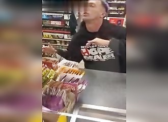 Un caissier de station-service totalement défoncé à la drogue
