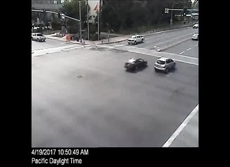 Californie : un automobiliste ivre grille le feu et percute une voiture de police