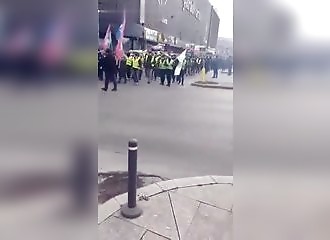 La police rejoint les rangs des manifestants en Roumanie
