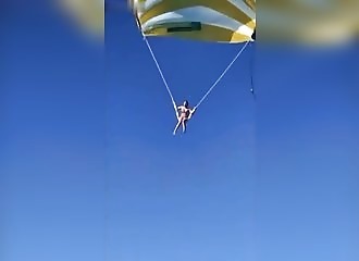 Faire du parachute ascensionnel sans la moindre sécurité