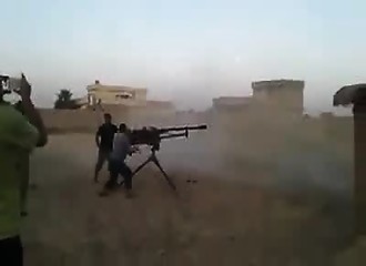 Des combattants irakiens perdent dangereusement le contrôle de leur mitrailleuse lourde