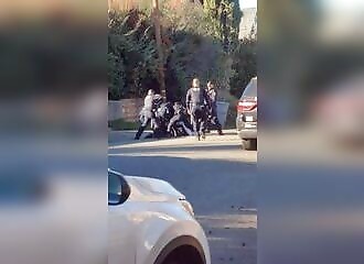 Un policier dans la mouise après avoir piétiné la tête d'un suspect