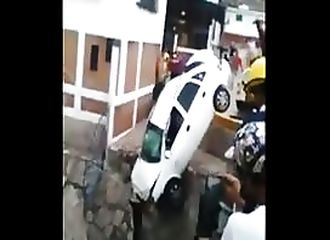 Gros fail lors du repêchage d’une voiture