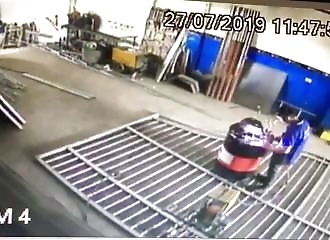 Un soudeur déclenche l’explosion d’un baril