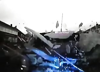Renault Clio VS voiture de police (Angleterre)
