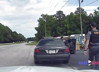 Routine checkpoint goes wrong when passenger tries to kill police (Warning - shocking)