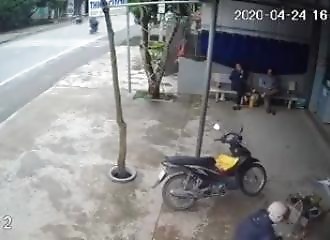 Sa voiture en feu, un automobiliste ivre part se crasher sur plusieurs personnes