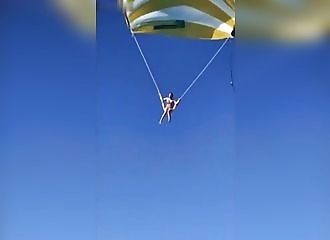 Faire du parachute ascensionnel sans la moindre sécurité