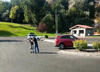 Oregon : cet homme se fait exploser la gueule à coups de poing