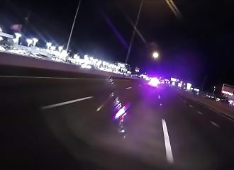 Un motard qui nargue la police se fait lourdement punir par le karma (Floride)