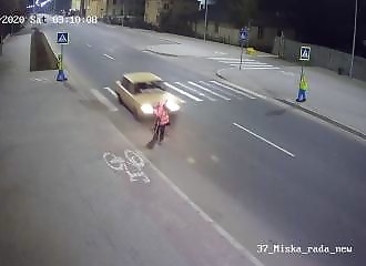 Une balayeuse de rue se fait faucher par un chauffard (Ukraine)