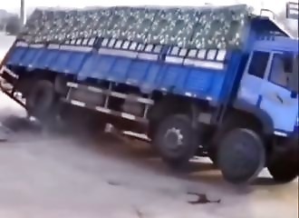 Un camionneur vit la pire journée de sa vie