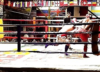 Thaïlande : touriste ivre VS kickboxeur professionnel