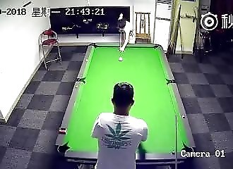 Amputé d’un bras, cela ne l’empêche pas pour autant d’être un formidable joueur de billard