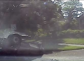 Ohio : une voiture finit avec les quatre roues en l’air après une course-poursuite