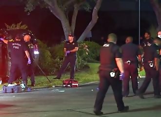 Abattu de plusieurs balles, un automobiliste finit avec sa voiture couchée sur le flanc (Texas)