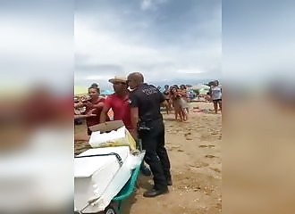 Espagne : un policier se prend trois coups de couteau