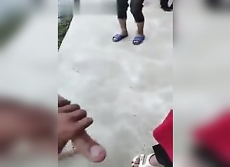 Un homme nous présente l’ENCULATOR