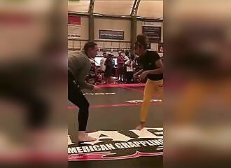 He impersonates a woman at a Jiu Jitsu tournament