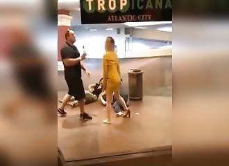 Un homme met K.O. une femme qui se prend pour Rambo