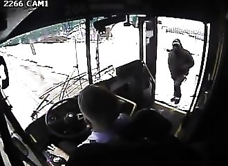 Cleveland : sans aucune raison apparente, un homme agresse sauvagement un chauffeur de bus