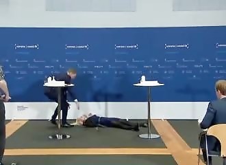 Une haute fonctionnaire danoise s’évanouit en pleine conférence de presse