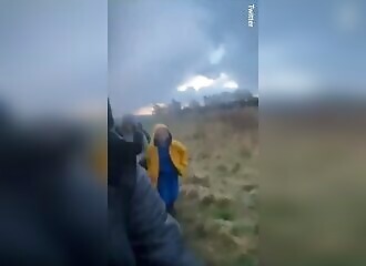 Une femme de 74 ans est moquée puis bousculée par des jeunes voyous