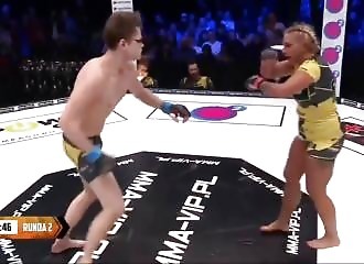 Un combat MMA entre une femme et un homme horrifie les fans de MMA