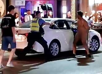 Arrestation chaotique d'un homme nue en Angleterre