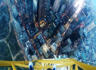 Deux Russes gravissent le Central Park Tower, le futur plus haut gratte-ciel américain