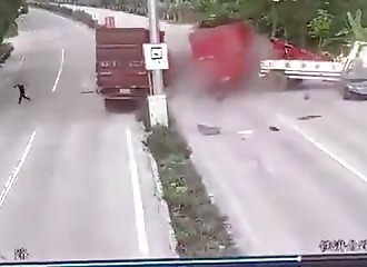Chine : un camion perd ses freins au pire moment de la journée et détruit tout sur son passage