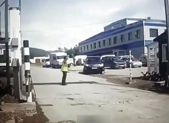 Russie : une femme se fait percuter de plein fouet par un gros 4x4