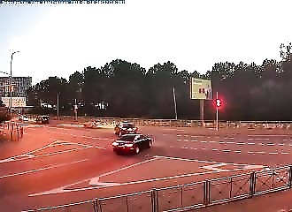 Russie : un motard survit à un gros accident