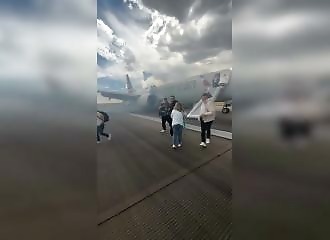 A Boeing acts up again: it catches fire before take-off