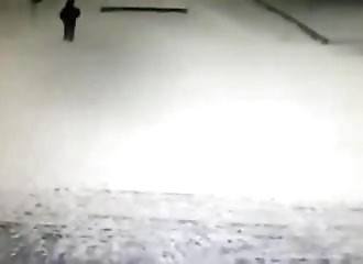 Russie : un couple manque de se faire tuer par l’effondrement d’un toit