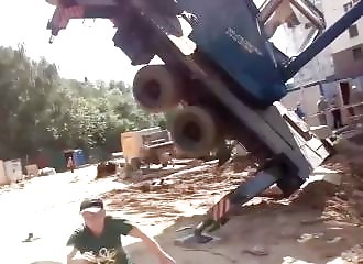 Fail total lors du déplacement d'untractopelle