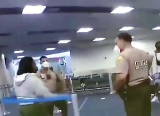 Policier de Miami viré après avoir frappé une femme agressive