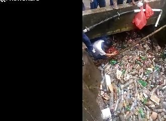 Des Indonésiens se mobilisent pour sauver la mer, menacée par une rivière de déchets