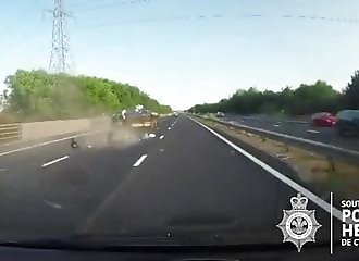 Lors d’un brutal road rage, une voiture se crashe à plus de 160 km/h !