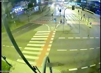 Un automobiliste grille un feu rouge et tue sa passagère (Pologne)