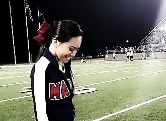 La vidéo virale d’une pom-pom girl qui monte sur une boîte imaginaire