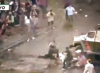 Chili : un manifestant se fait écraser entre deux blindés de la police